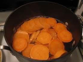 Potatoes, old, boiled in unsalted water, flesh only